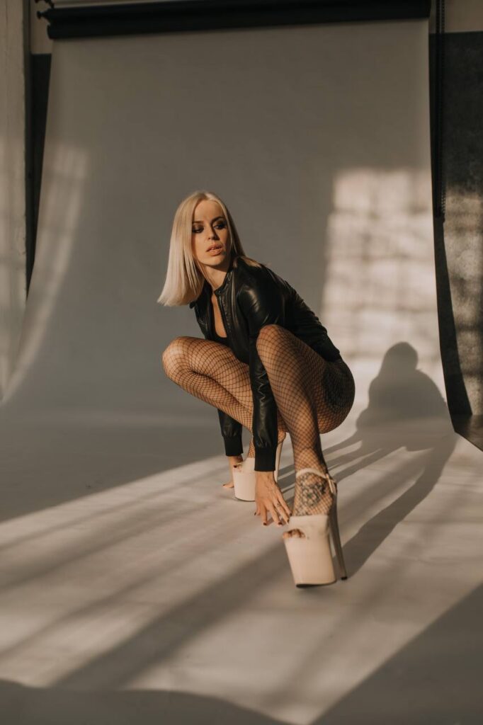 frame up strip dancing style